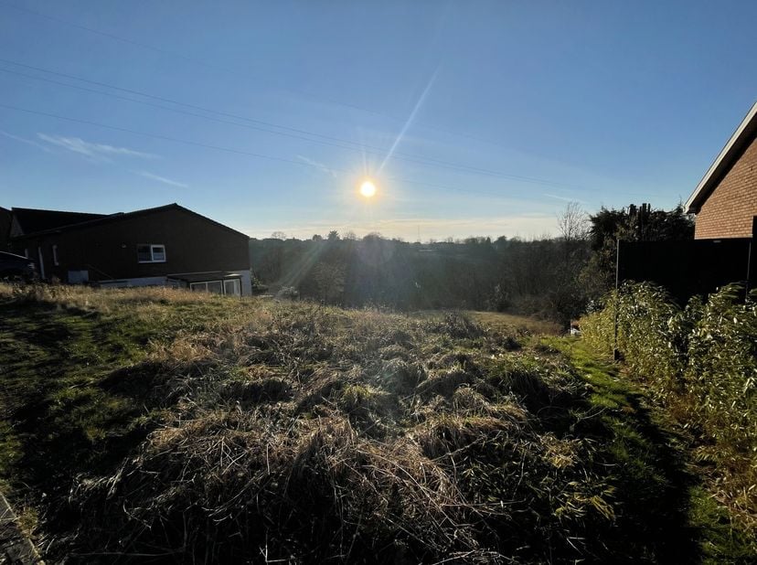Magnifique terrain à bâtir de 1216 m² avec vue imprenable  Jupille&lt;br /&gt;
EasyHome a le plaisir de vous présenter ce superbe terrain à bâtir de 1216 m²