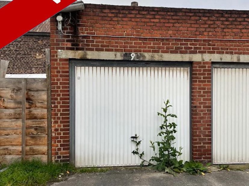 Garage désigné &#039;&#039;G1&#039;&#039; superficie 20 centiares situé à Montignies-sur-Sambre Chaussée de Châtelineau à côté du n°77&lt;br /&gt;
Dans un complexe de garages m