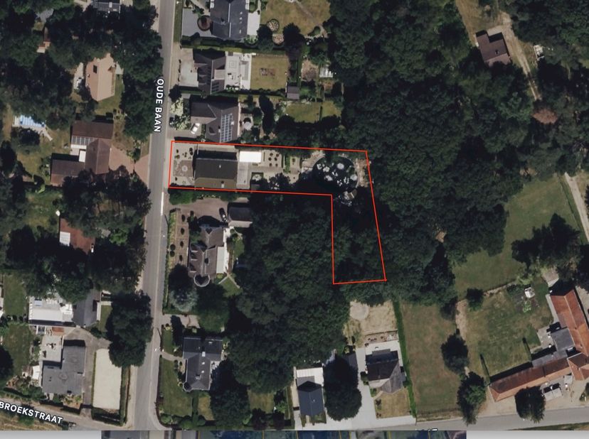 Charmant landhuis met 3 slaapkamers en dubbele inpandige garage op unieke locatie op een riant perceel, rustig en landelijk gelegen aan de bosrijke ra