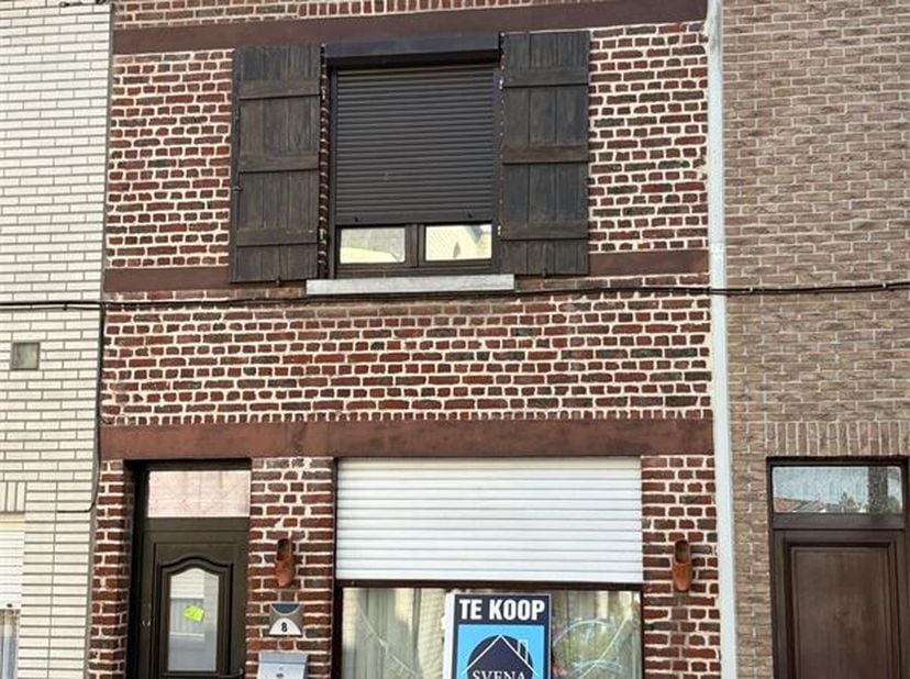 LEUKE WONING NABIJ CENTRUM NINOVE&lt;br /&gt;
Richtprijs : 225.000 euro&lt;br /&gt;
De woning heeft een ruime living met een open keuken.&lt;br /&gt;
Achter de keuken i
