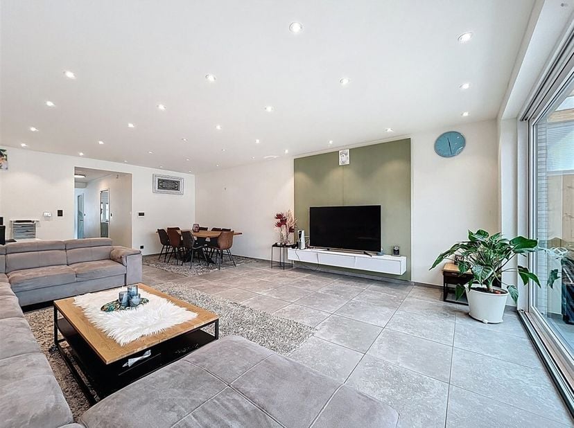 Instapklare energiezuinige EPC A woning met 4 slaapkamers in Sint-Gillis-Waas&lt;br /&gt;
BEZOEK via sms op 0470/30.20.10&lt;br /&gt;
LIGGING: Deze woning is gele