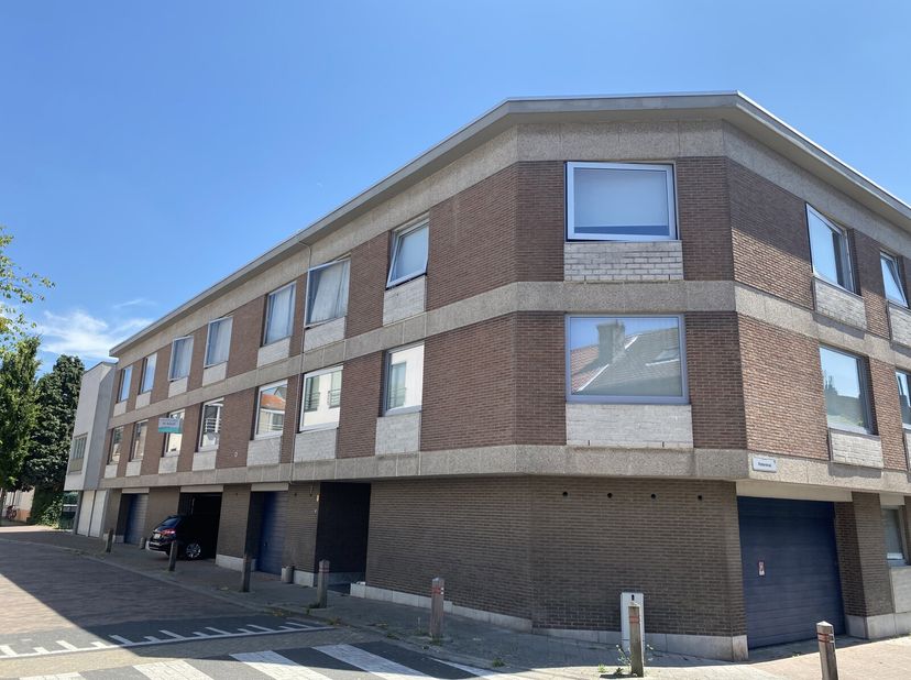 Instapklaar appartement op de 1ste verdieping met autostaanplaats, ideaal gelegen in het centrum van Zaventem.&lt;br /&gt;
Ideaal als startersappartement of