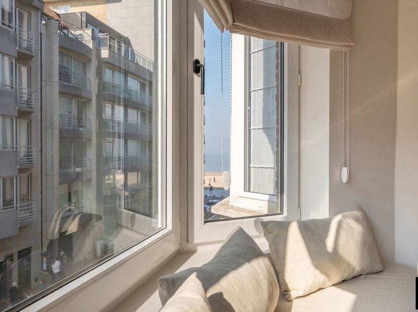 Magnifique appartement avec 2 chambres à coucher et 2 salles de bains, situé au coeur du Zoute, à 50 mètres de la plage, dans un quartier animé avec d