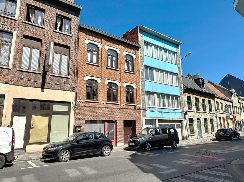 Ideaal gelegen in het centrum van Vilvoorde, op onmiddellijke nabijheid van scholen, winkels, het gemeentehuis en het ziekenhuis, werd deze aangename