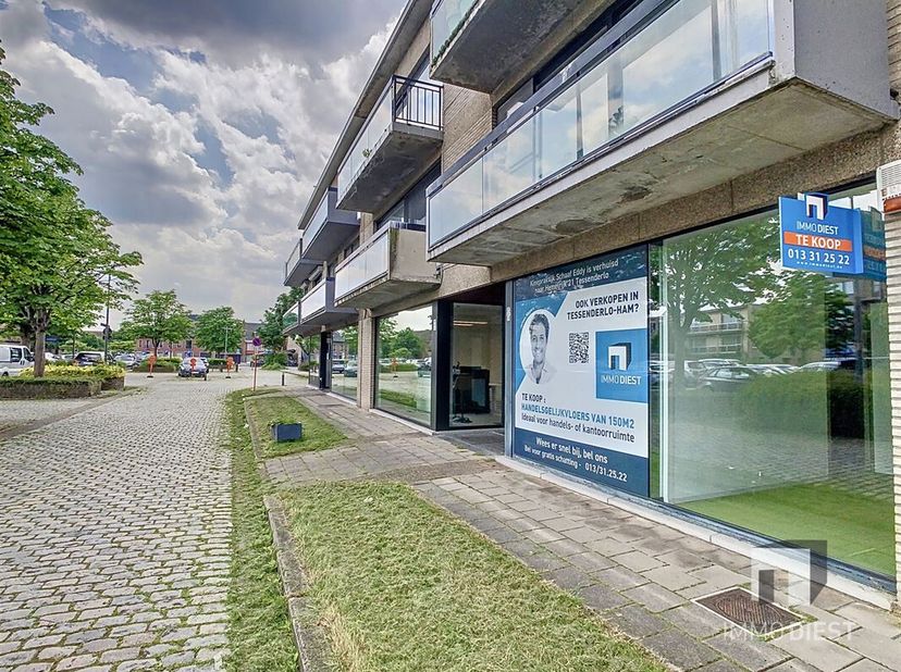 Handelspand op de Vismarkt in Tessenderlo met volgende troeven:&lt;br /&gt;
NIEUWE VOORWAARDEN, PRIJS IS VERLAAGD MET 46.000€!!&lt;br /&gt;
+ Ruime etalage;&lt;br /&gt;