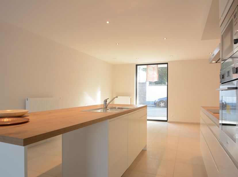 2 slk appartement beschikbaar in dit kleinschalig complex.&lt;br /&gt;
&lt;br /&gt;
Op de eerste verdieping van deze residentie bevindt zich een ruim appartement