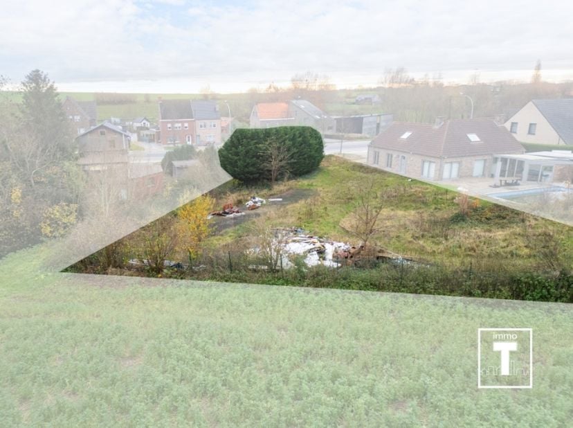 Deze goed gelegen grond met open zicht bevindt zich in Velzeke, deelgemeente van Zottegem. Er is een ideale verbinding richting Zottegem en Oudenaarde