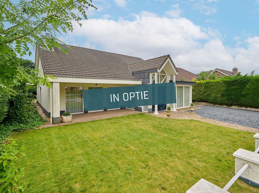 Deze smaakvol gerenoveerde woning is gelegen op een gunstige ligging in Achel, nabij de Nederlandse grens op een perceel van 9a60ca. Met de aanwezighe