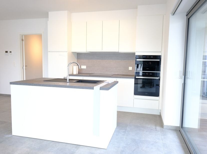 Luxueus duplex appartement in het centrum van het bruisende Hasselt.&lt;br /&gt;
Dit duplex appartement met hoge afweringsgraad, is gelegen op de vierde ver