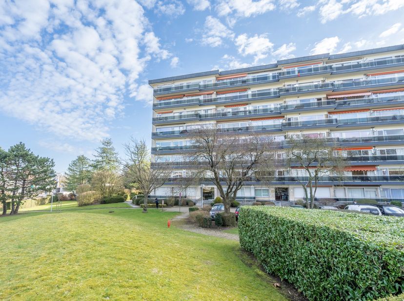 Magnifique appartement de ± 86 m², en excellent état, décoré avec goût et prêt à vous accueillir sans aucun travaux à prévoir. Idéalement situé à deux