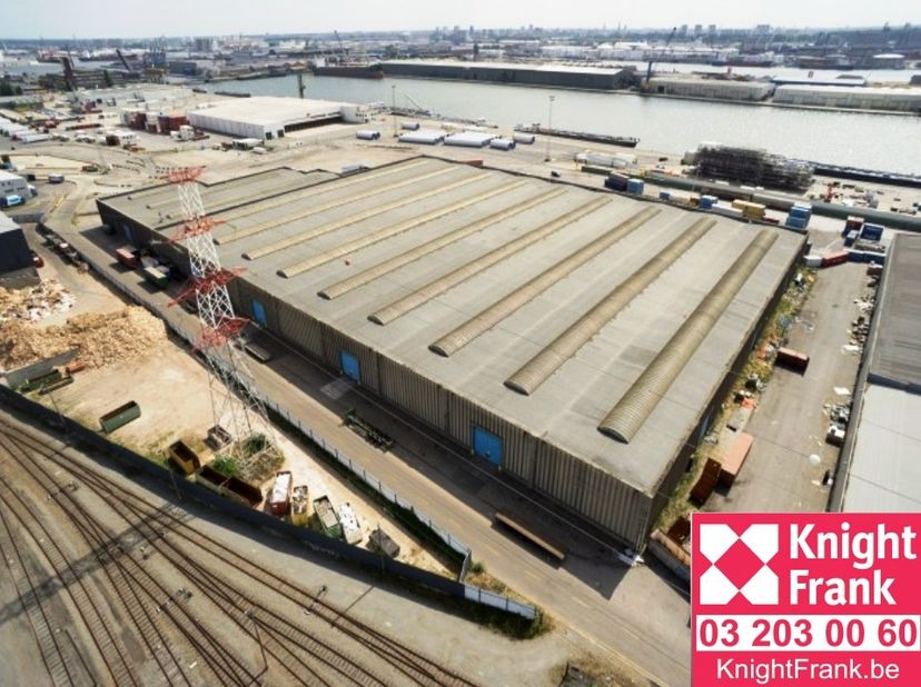 Plusieurs entrepôts de stockage, bien situé dans le port d&#039;Anvers. Disponible: à partir de 1.750m² jusqu&#039; à 20 000m². Loyer: 30€/m²/an. 10 grandes por