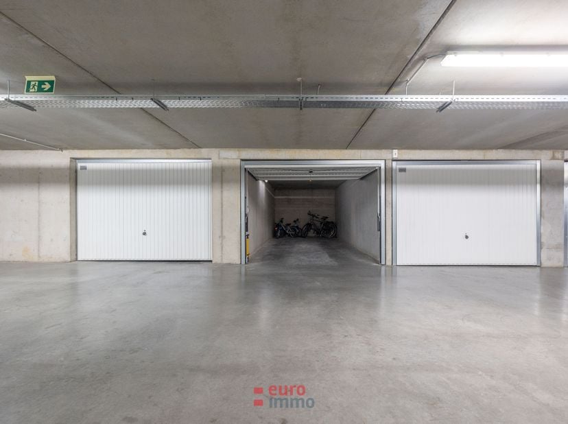 Zijn uw parkeerproblemen nog altijd niet opgelost?&lt;br /&gt;
&lt;br /&gt;
Grijp dan deze kans en schaf u deze ruime garagebox (3m x 6m) aan!&lt;br /&gt;
&lt;br /&gt;
De gar