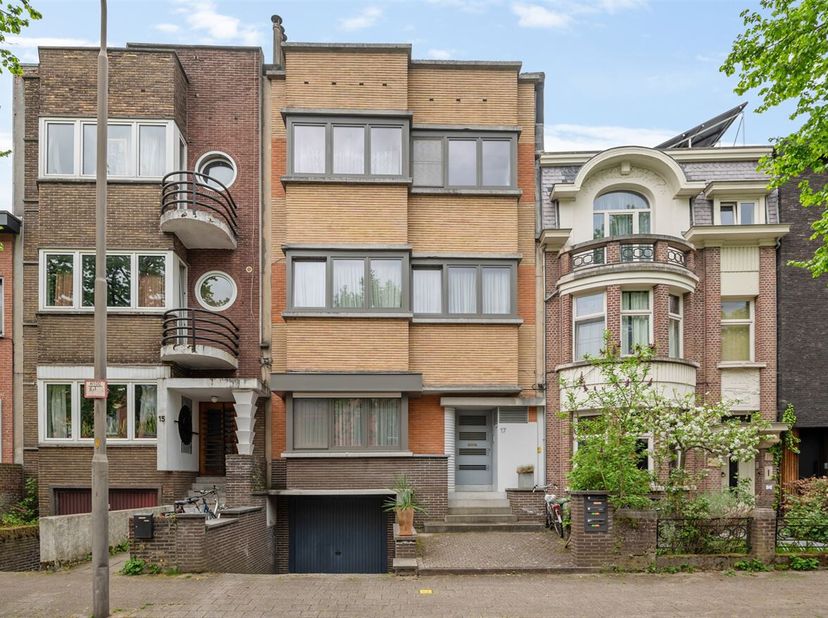Bien professionnel à vendre
                    à 2640 Mortsel