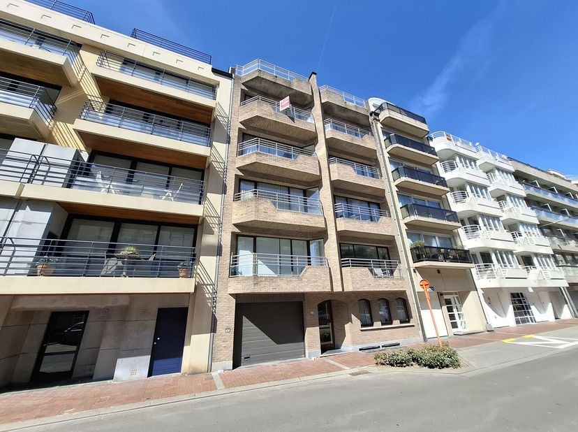 APPARTEMENT IDÉALEMENT SITUÉ À PROXIMITÉ DE LA PLACE RUBENS.