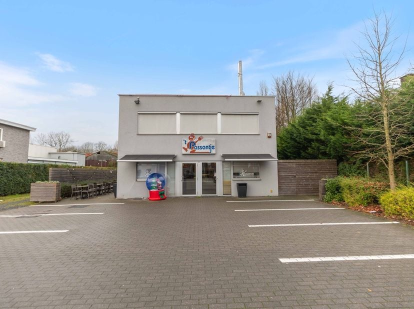 Bien professionnel à vendre
                    à 9031 Drongen