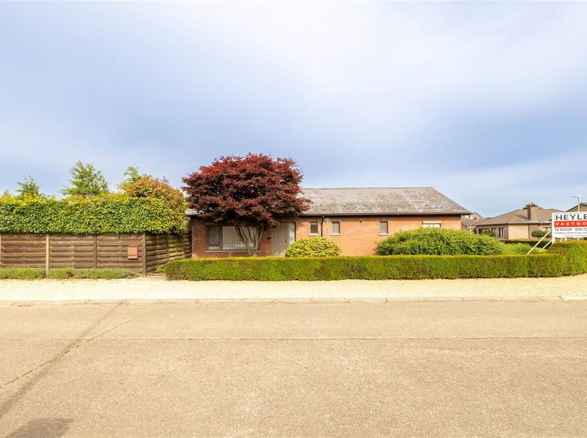 Instapklare laagbouwwoning met 3 slpks op een perceel van 479m²&lt;br /&gt;
De woning dateert van 1976 en werd over de jaren steeds goed onderhouden en aang