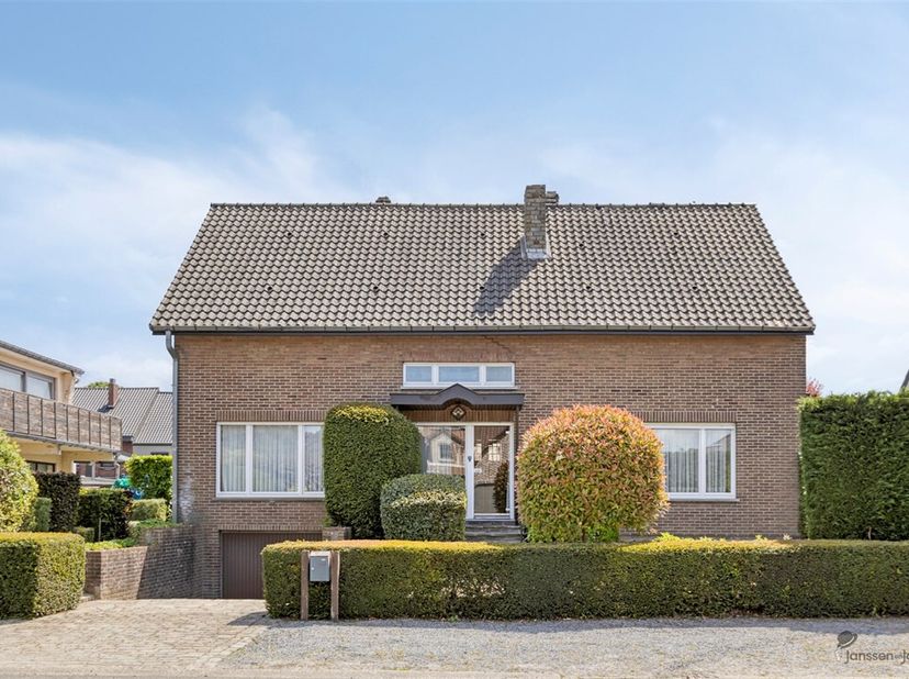 Bent u op zoek naar een woning met ruimte, karakter én mogelijkheden om volledig naar uw smaak te renoveren? Dan is deze woning in Leopoldsburg precie