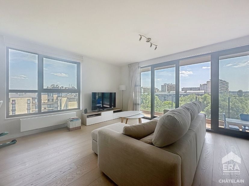 Woluwe-Saint-Lambert  Spacieux appartement 2 chambres avec terrasse et parking, situé dans une copropriété récente de 2016, dans un quartier résidenti