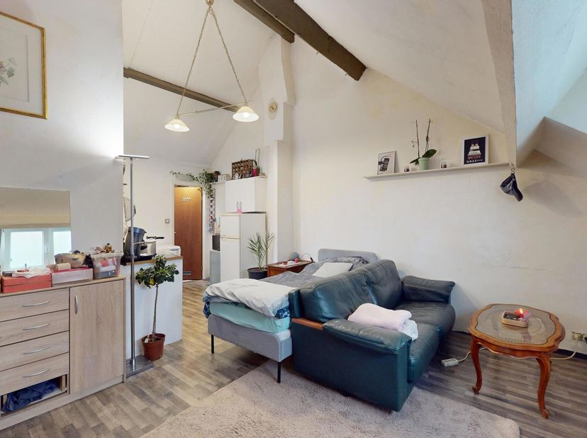 Infos &amp; Visites, contactez Nadia : +32 478 41 65 69 - nadia@bytheway.be. Situé au coeur du quartier Plasky et à 5 min. des institutions européennes, B