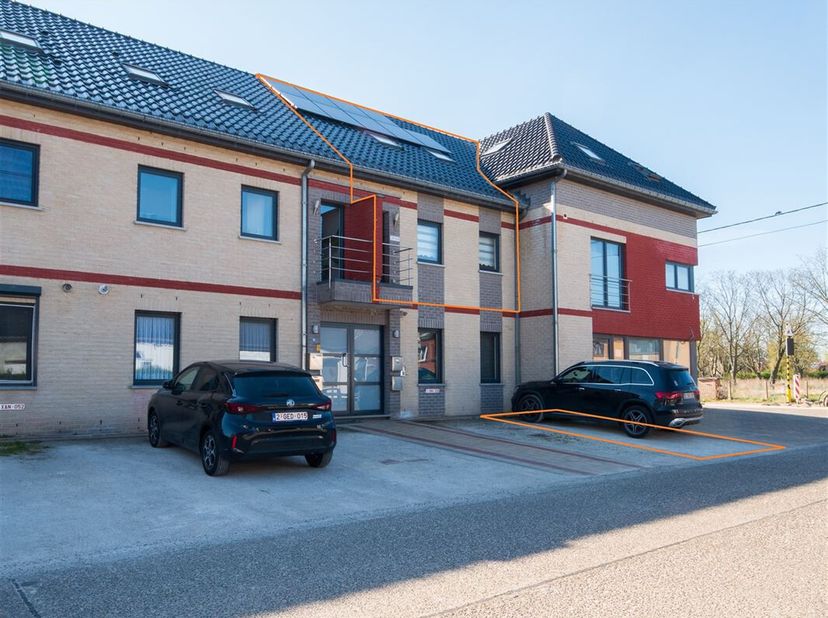 Dit instapklare duplex appartement is gelegen op een top locatie, nabij het centrum van Leopoldsburg. Alle nodige faciliteiten, zoals winkels, scholen