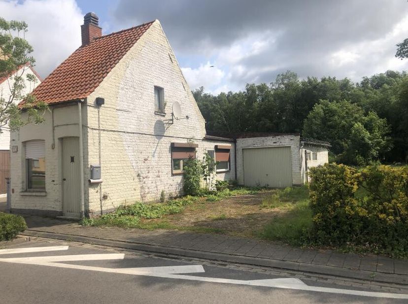 Dit pand is gelegen nabij het centrum van Bekegem, deelgemeente van Ichtegem.Indeling woning: * woonkamer * keuken * badkamer * slaapkamer * berging *