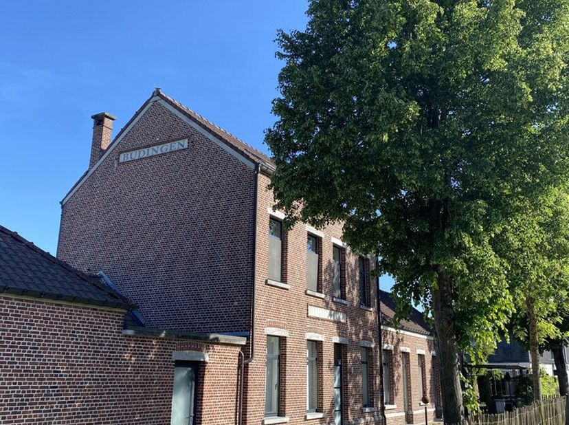 Un lieu où lauthenticité du passé sallie au confort moderne. Lancienne gare de Budingen, entièrement rénovée, vous accueille comme une maison familial