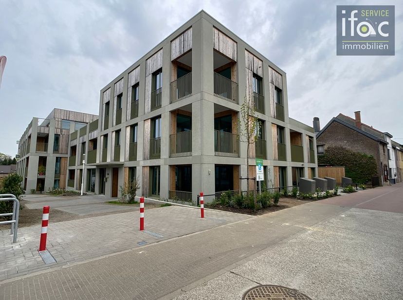 Appartement neuf magnifiquement situé avec 1 chambre et emplacement de parking à louer dans le centre de Tervuren.&lt;br /&gt;
L&#039;appartement est fini avec d