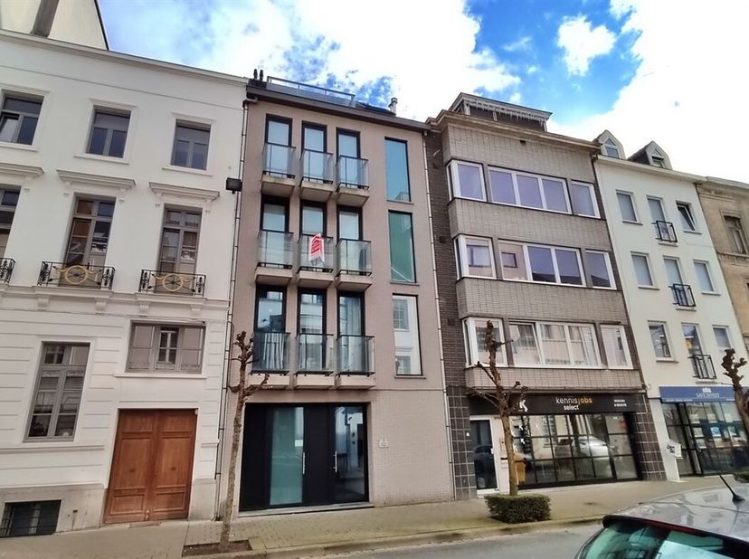 Recent appartement centrum Kortrijk&lt;br /&gt;
Dit in 2017 opgetrokken appartementsgebouw is gelegen in het centrum van Kortrijk.&lt;br /&gt;
Het appartement is