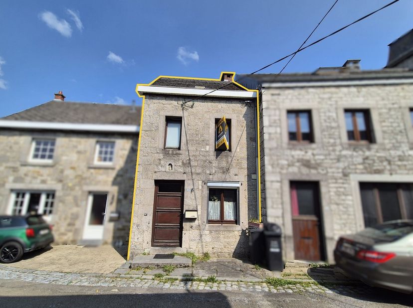 Antoine. Immo vous propose cette belle maison en pierre, idéalement située dans une rue paisible du charmant village dOcquier.&lt;br /&gt;
Composition :&lt;br