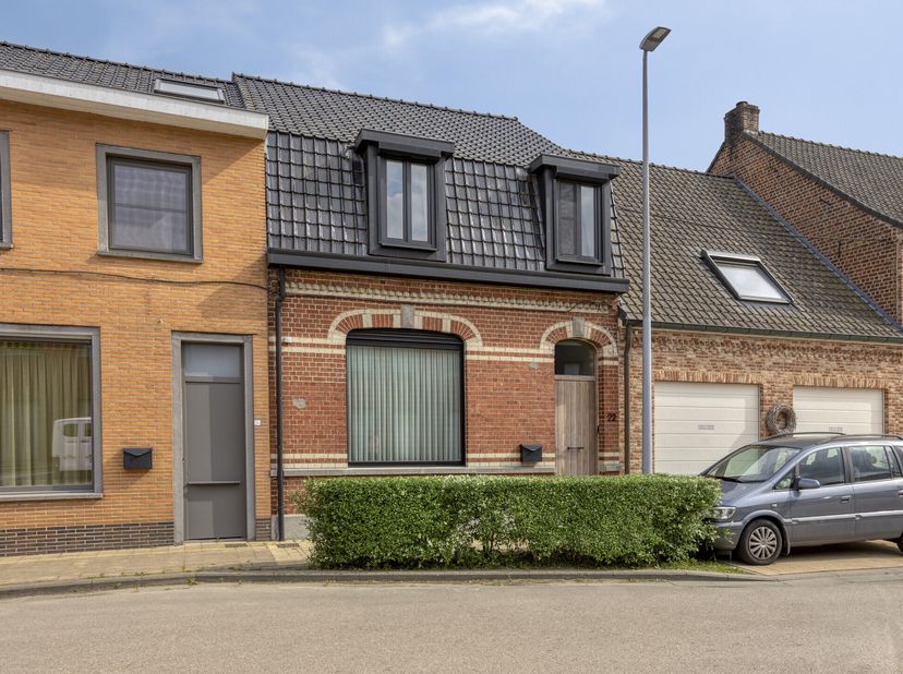 Huis te koop in Oostvleteren met twee slaapkamers en leuke tuin. Dit in 2023 gerenoveerd huis te koop is uitermate geschikt voor wie op zoek is naar e