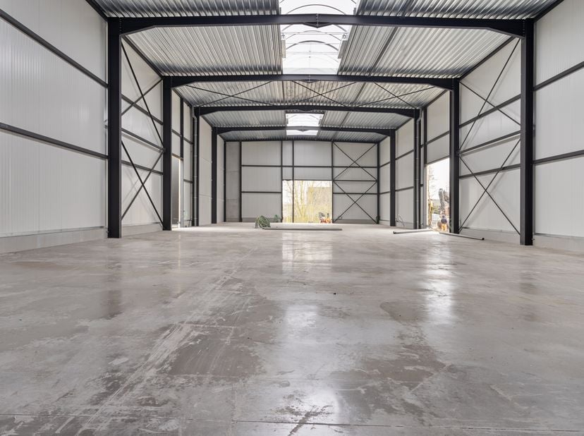 Vous recherchez un espace moderne et fonctionnel pour votre entreprise? Ce nouveau projet de construction offre une occasion unique de travailler dans