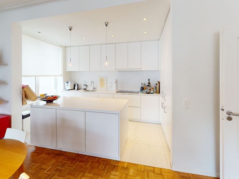 Ruim en Licht Drie-Slaapkamerappartement met Garagebox in de Gegeerde Markgravebuurt&lt;br /&gt;
In de rustige, residentiële Markgravebuurt in Antwerpen bev