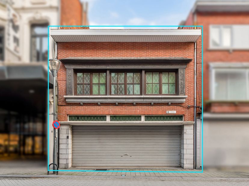 Uitzonderlijk ruim eigendom met commerciële ruimte in het hart van Turnhout, ideaal voor renovatie of nieuwbouw met tal van mogelijkheden! Het is gele