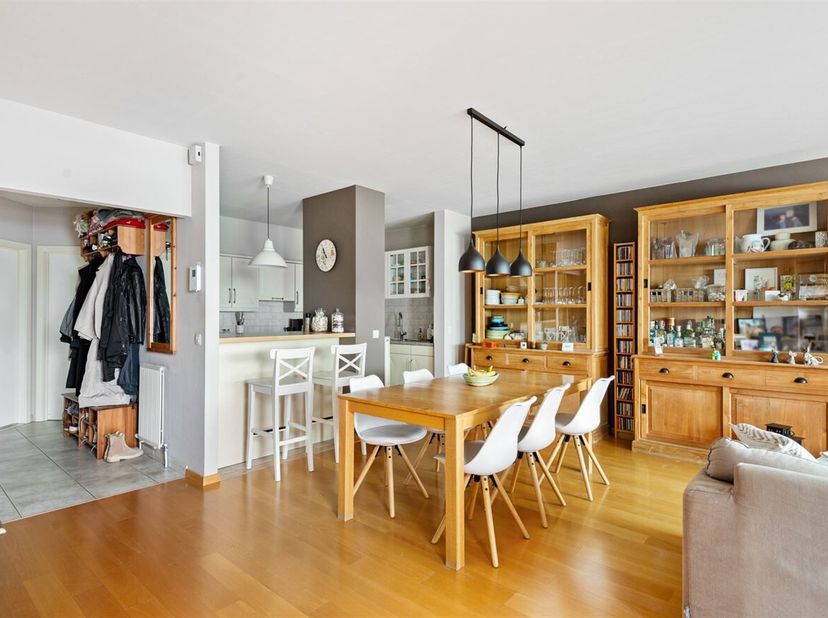 Stijlvol en ruim appartement in Lebbeke&lt;br /&gt;
Dit instapklare appartement van 120,92 m² biedt alles voor comfortabel en stijlvol wonen. Met drie ruime