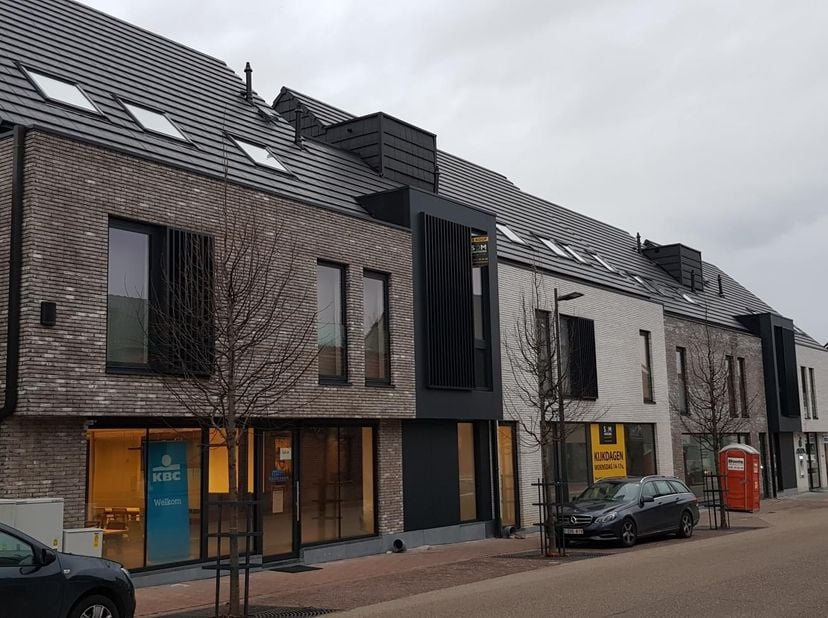 HANDELSRUIMTE MET DUBBELE ONDERGRONDSE PARKEERPLAATS TE KOOP&lt;br /&gt;
&lt;br /&gt;
Midden in het gezellige centrum van Nieuwerkerken, aan de Kerkstraat, vindt