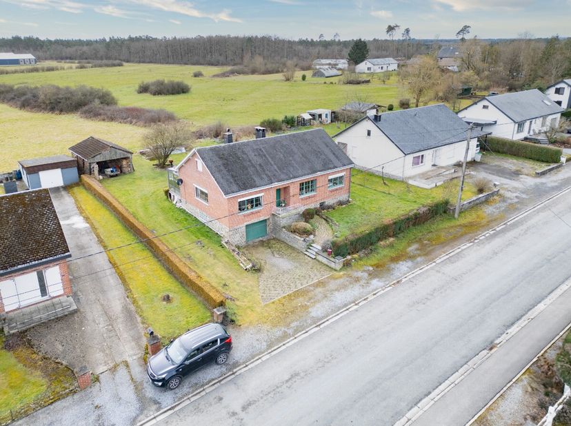 ERA B-LUX a le plaisir de vous présenter cette superbe maison 4 façades idéalement située à Barvaux-sur-Ourthe. Installée au centre de la rue Â Voie M