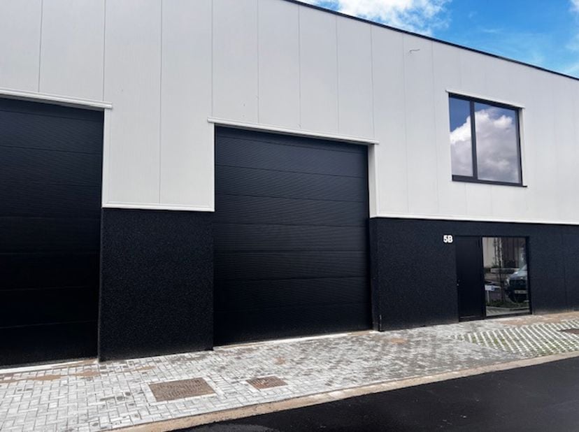 Het betreft 4 KMO-units in een nieuwbouw KMO bedrijvenpark op een uitstekende locatie.&lt;br /&gt;
Unit&lt;br /&gt;
Oppervlakte&lt;br /&gt;
10&lt;br /&gt;
240 m²&lt;br /&gt;
11&lt;br