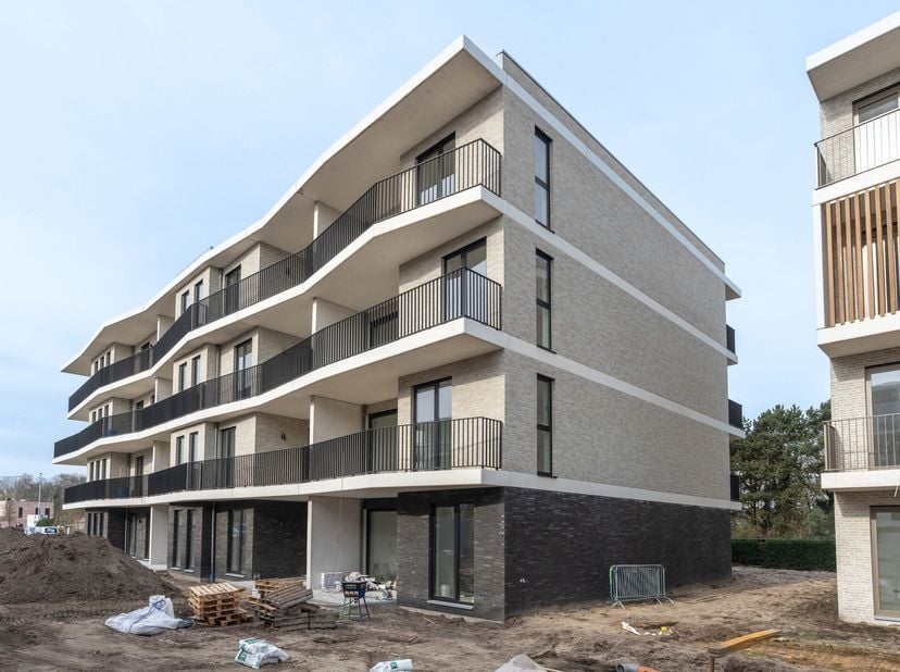Domein Neerhof is zeer gunstig gelegen in het binnengebied tussen de Neerstraat en Steenweg op Mol. Gesitueerd in een rustige en aangename parkomgevin
