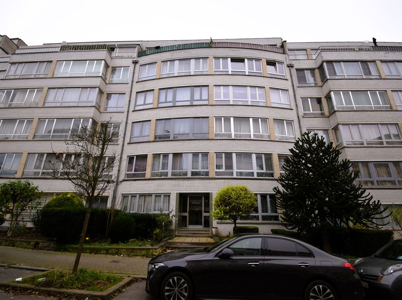 À quelques pas du Parc du Karreveld : Lumineux appartement deux chambres avec une mezzanine pour une troisième chambre, un bureau ou un salon cosy ave