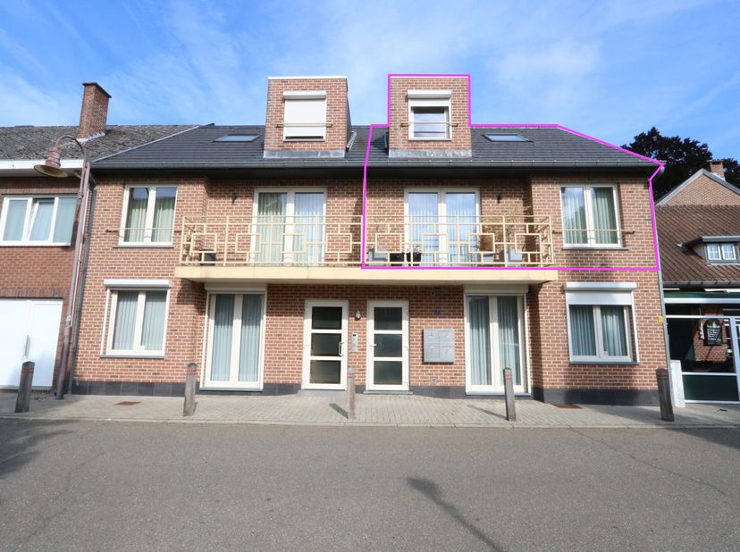 Op de Opperveldstraat 3 bus 4 in Maasmechelen bevindt zich dit aangename en instapklare duplex-appartement met een bewoonbare oppervlakte van 89 m². H
