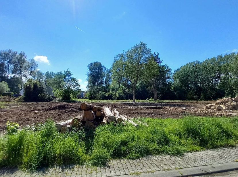 Terrain à bâtir superbement situé, étant le LOT 8 d&#039;un lotissement approuvé composé de 15 lots.&lt;br /&gt;
Surface du terrain : 444m² ;&lt;br /&gt;
Orientation j