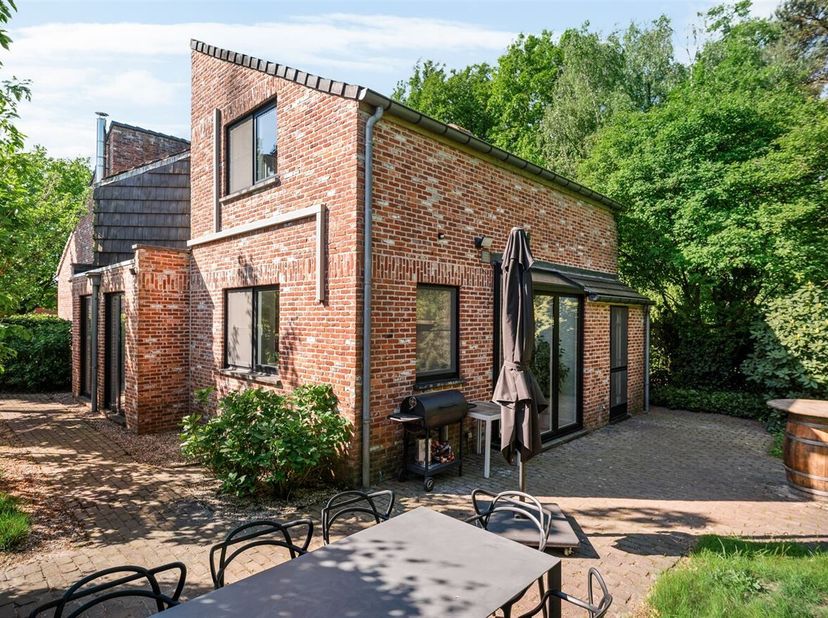 !!BEZOEKDAG: 21 JUNI!!&lt;br /&gt;
Ligging: Deze gezellige woning is gelegen aan de Heideweg 45 in Halle (Zoersel), in een uiterst rustige en groene omgevin