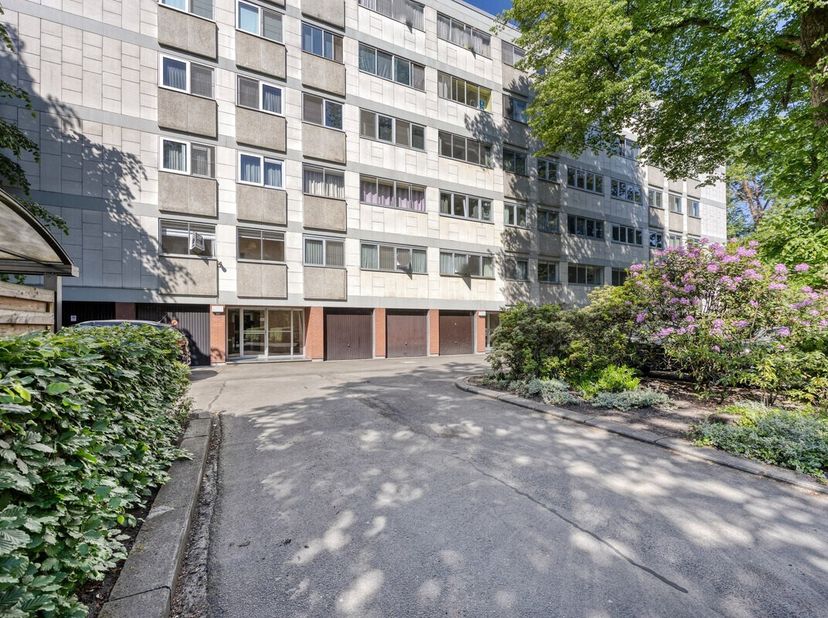 Dit charmante en verzorgd appartement bevindt zich op de derde verdieping van het rustige en groene woonpark &quot;Park Elyseum&quot;, net buiten het bruisende