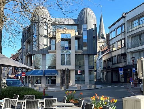                                         Bureaux à louer à Renaix, € 1.200
