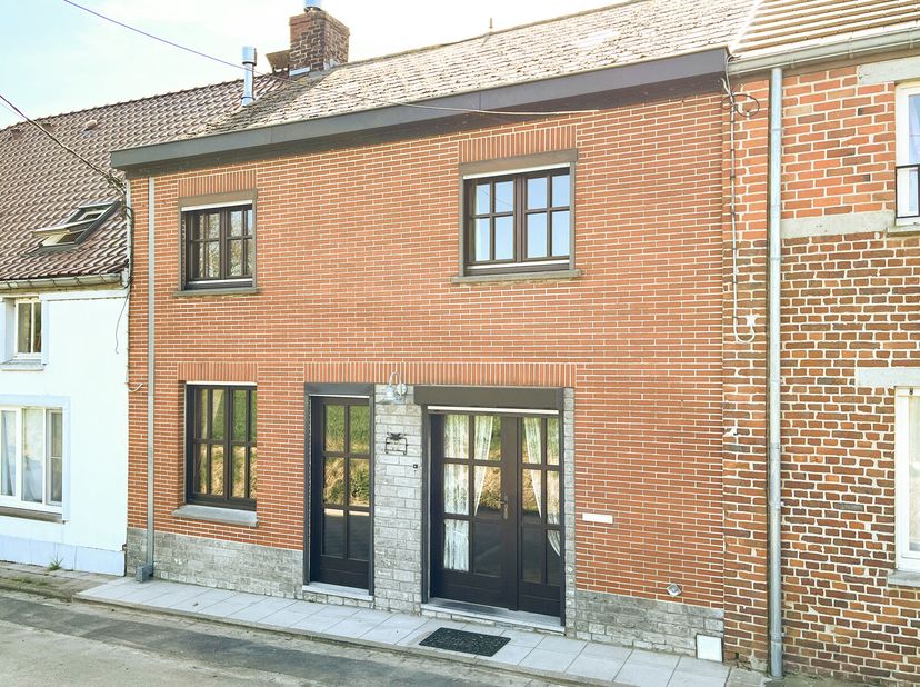 Découvrez cette charmante maison de 129 m² habitables, idéale pour les familles en quête d&#039;espace et de tranquillité. Située sur un terrain de 7a 65ca