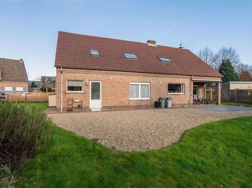 Ruime gezinswoning met mogelijkheid tot tweewoonst in De Klinge.&lt;br /&gt;
Deze charmante woning is gelegen in  De Klinge, in een rustige en groene woonom
