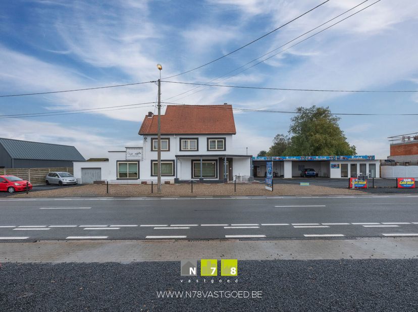 RUIME WONING MET CARWASH OP EEN PERCEEL VAN 10A40CA TE ROTEM.&lt;br /&gt;
TROEVEN&lt;br /&gt;
- Ruime woning met 7 slaapkamers, 2 badkamers &amp; 3 keukens.&lt;br /&gt;
- C