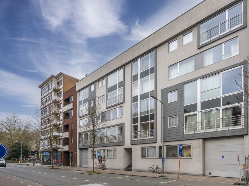 Gunstig gelegen investeringsappartement nabij stadspark &#039;t Plein in Kortrijk. Ook ideaal als eerste woonst. Dit gezellig appartement biedt een lichtri