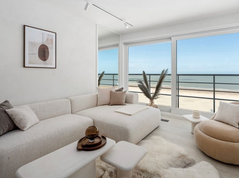 Prachtig appartement met een panoramisch uitzicht op zee aan de Zeedijk in Knokke-Duinbergen!&lt;br /&gt;
Gunstig gelegen tussen de RBSC Duinbergen en de Bl