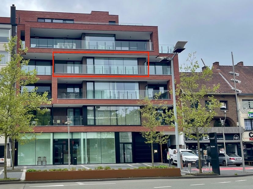 Genk, Europalaan 120 bus 33. Luxueus BEN-nieuwbouwappartement met 1 slaapkamer, ruim terras (19m2), autostaanplaats, berging en 2 fietsenstallingen in